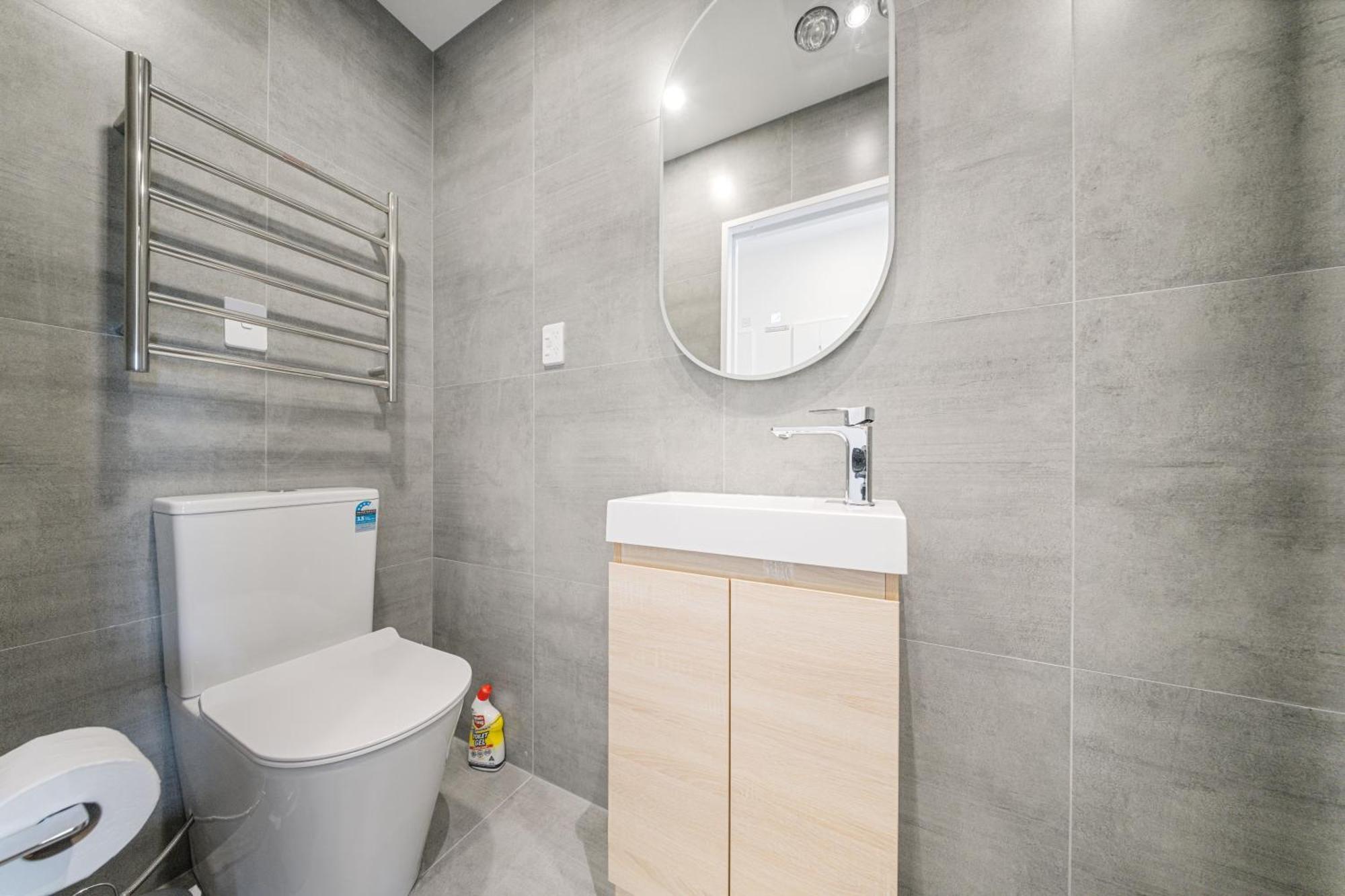 West Harbour Modern 4-Bedroom Retreat โอ๊คแลนด์ ภายนอก รูปภาพ