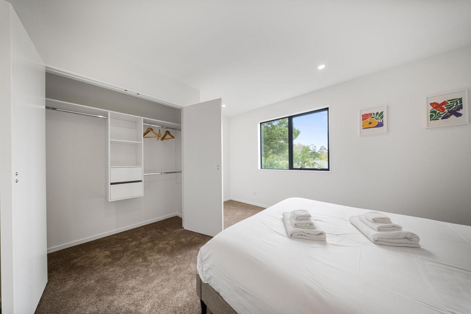 West Harbour Modern 4-Bedroom Retreat โอ๊คแลนด์ ภายนอก รูปภาพ